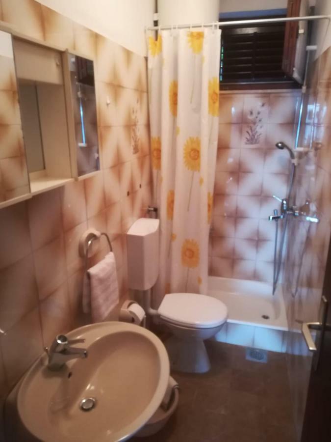 Apartmani Ujdur 오미스 외부 사진